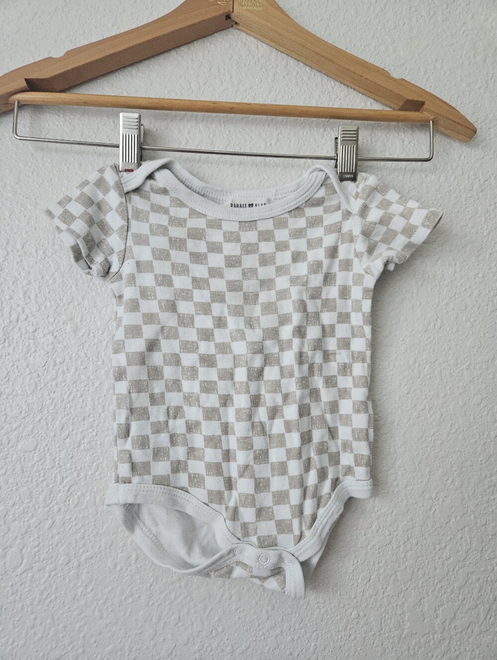 rabbit + bear 100% organic cotton tan white gingham short sleeve onesie 6 - 9 mo